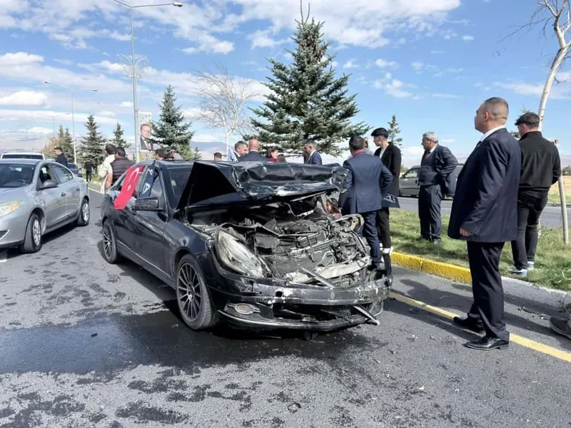 Trafik kazası Anahtar Parti konvoyunda oldu.