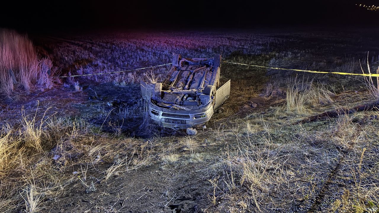 Trafik kazasında 2 ölüm, 1 ağır yaralı: Nevşehir'de araç devrildi.