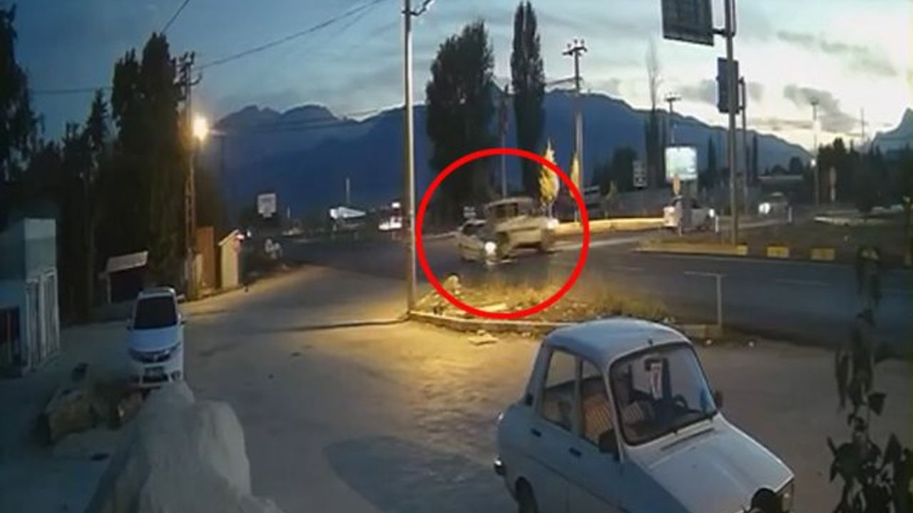 Elmalı-Finike Yolu'nda Endişe Verici Kaza: 4 kişi yaralandı