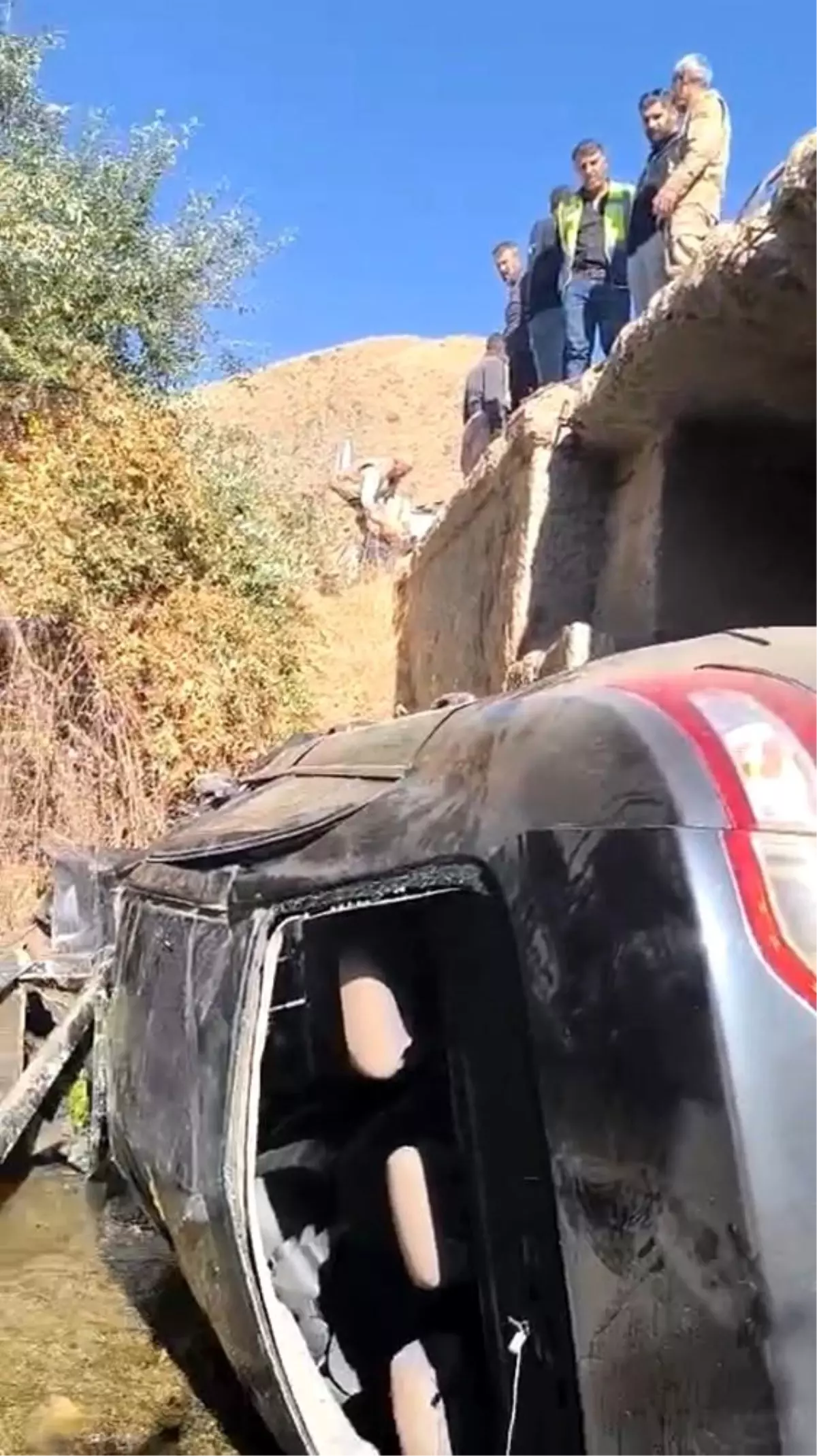 Trafik Kazası Yüksekova'da: 4 Kişi Yaralandı.