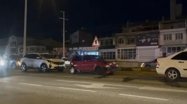 Zincirleme kazada dört araçta maddi zarar oluştu.