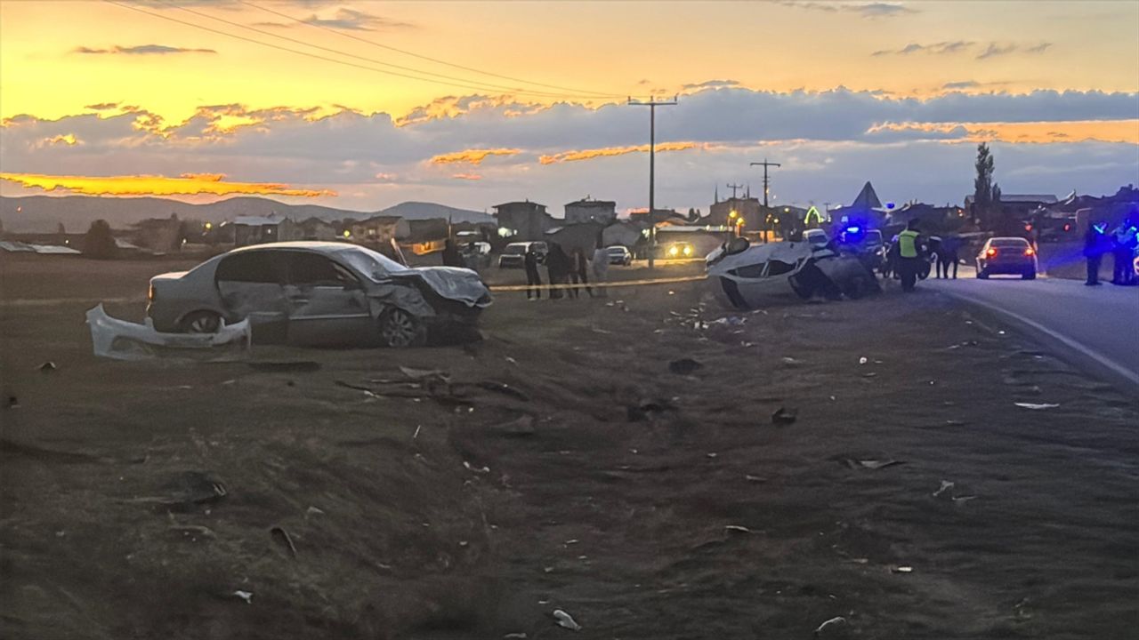 Afyon'da yaşanan trafik kazasında bir ölü, üç yaralı var.