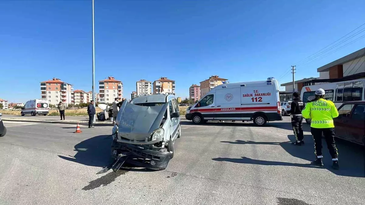 Karaman'da Trafik Kazası: 3 Kişi Yaralandı