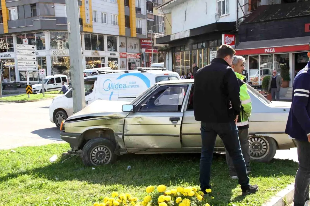 Samsun'da trafik kazasında iki kişi yaralandı.