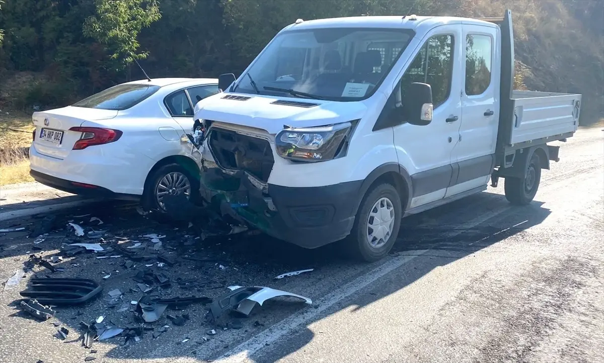 Ödemiş'te Trafik Kazasında 6 Kişi Yaralandı.