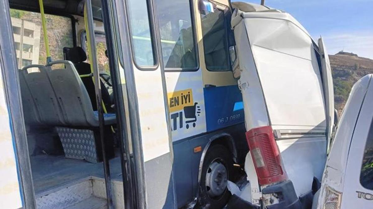Ankara'da 6 aracın karıştığı büyük trafik kazası!