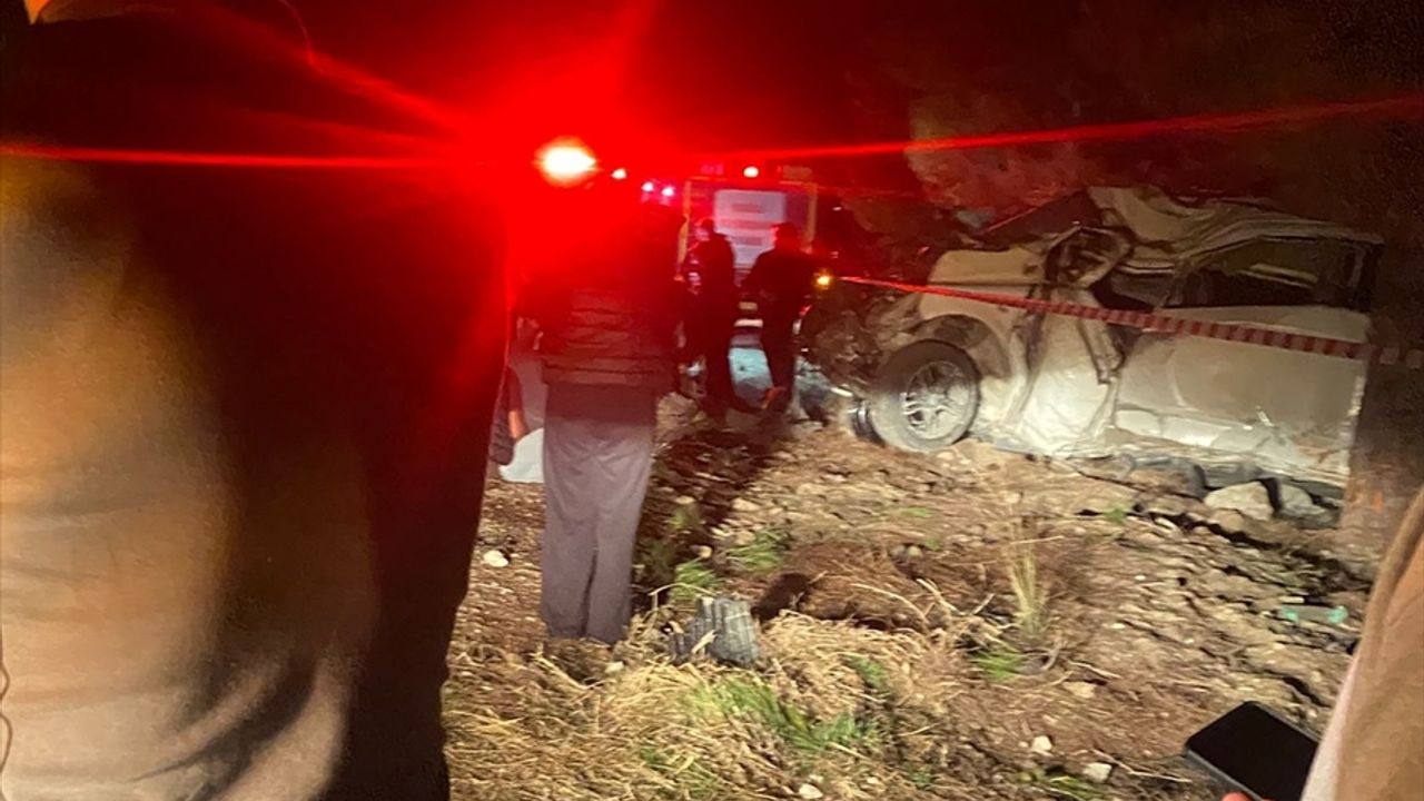 Denizli'de minibüs kazasında 2 kişi yaşamını yitirdi.