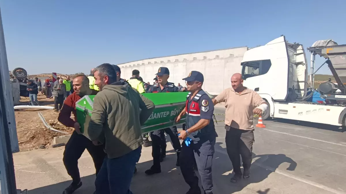 Gaziantep'te Trafik Kazası: Kamyonet Devrildi, 1 Kişi Hayatını Kaybetti, 1 Kişi Yaralandı