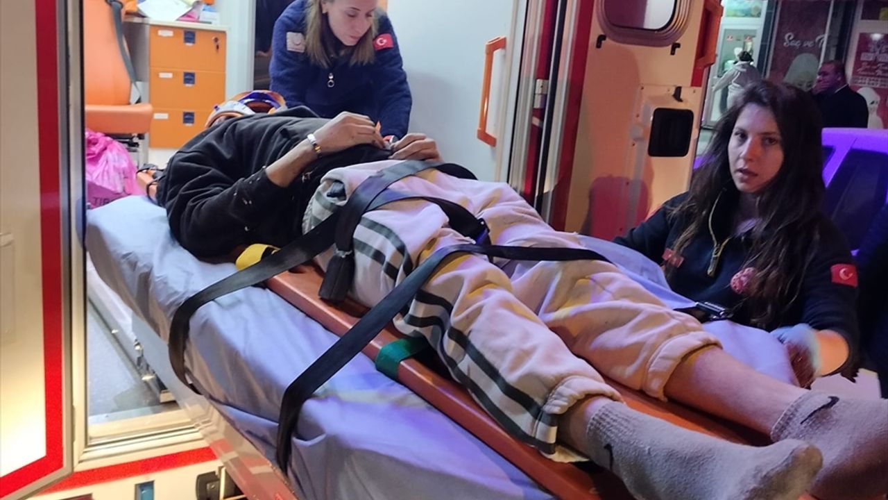 Isparta’da motosiklet ile kamyonun karıştığı trafik kazasında 1 kişi hayatını kaybetti, 1 kişi yaralandı.