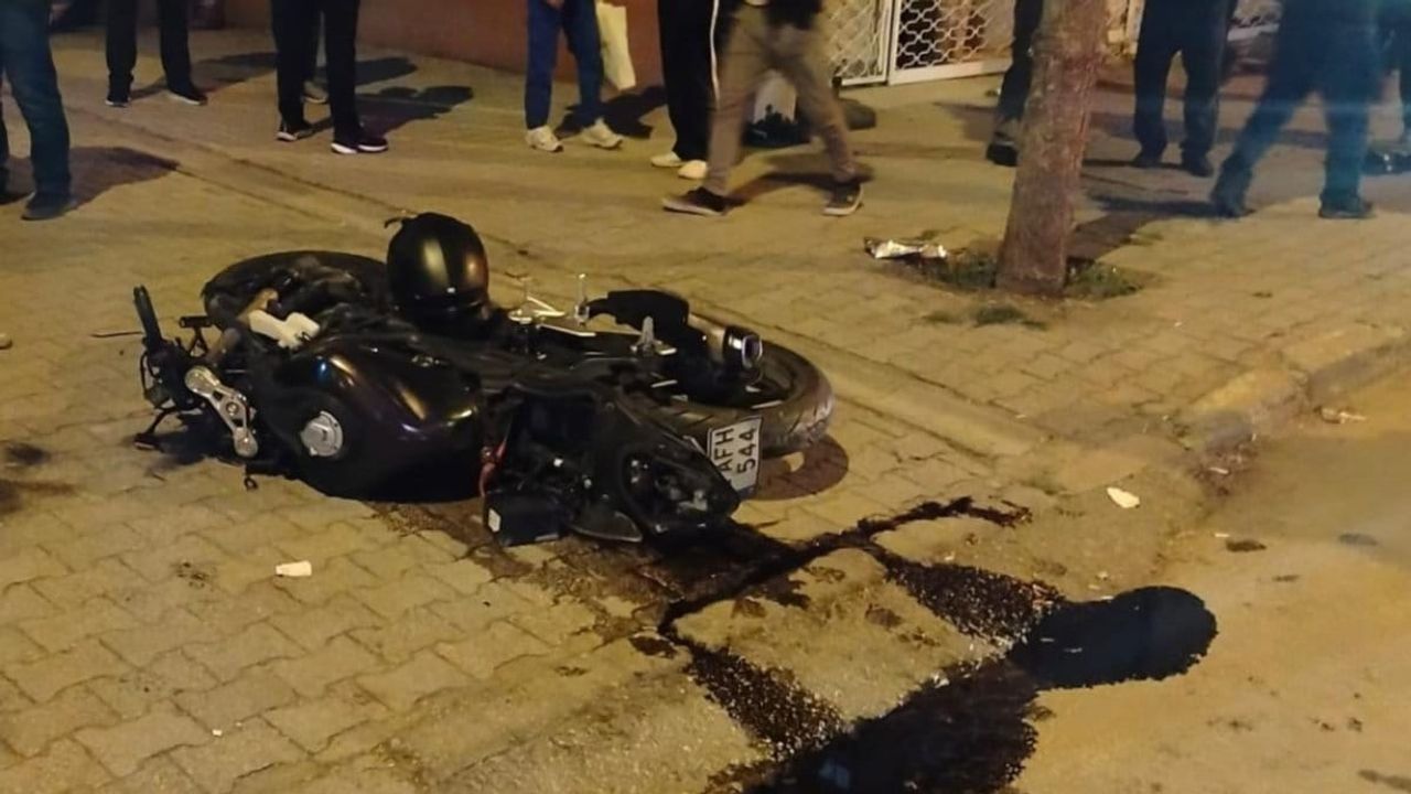 Kaza sonucu kamyonet ve motosiklet çarpıştı: Yaralı ve hayatını kaybedenler var