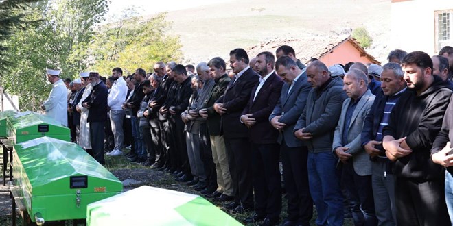 Amasya'da trafik kazasında aynı aileden 4 kişi defnedildi.