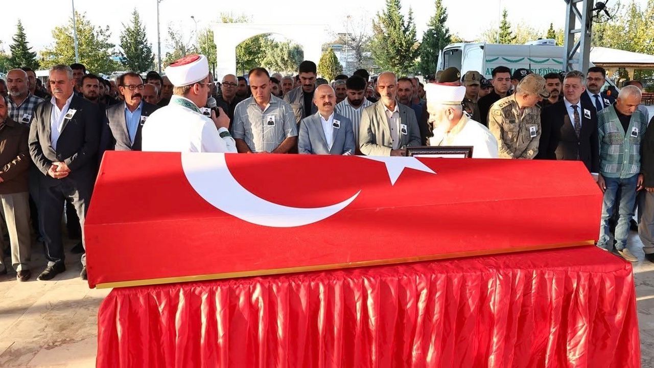 Bitlis'te hayatını kaybeden uzman çavuş memleketine defnedildi.