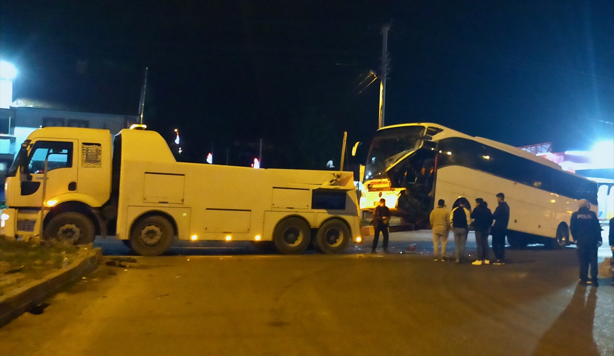 Bolu Dağı'ndaki kaza, ulaşımı sekteye uğrattı.