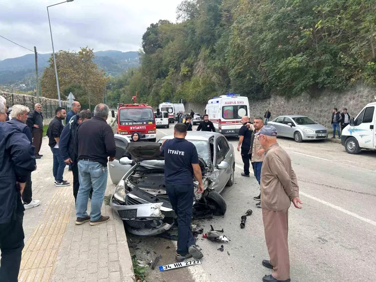 İnebolu'da meydana gelen trafik kazasında 4 kişi yaralandı.