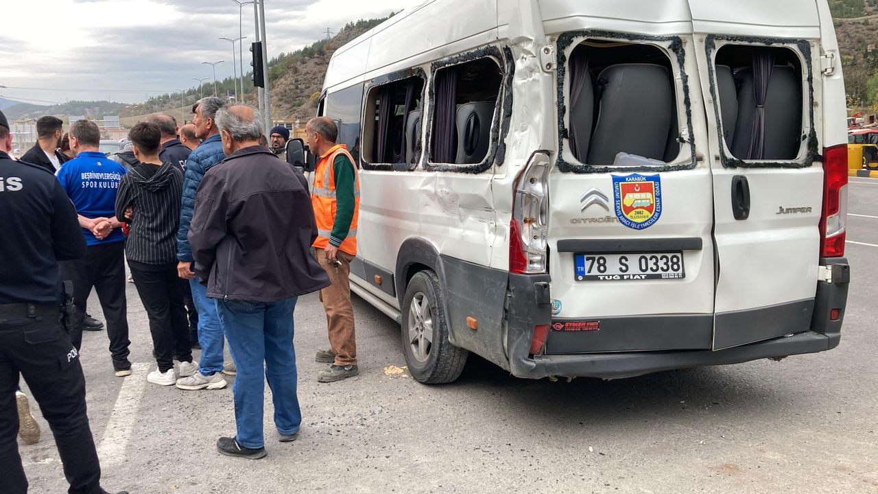 Karabük'te yaşanan trafik kazasında 9 çocuk yaralı durumda.
