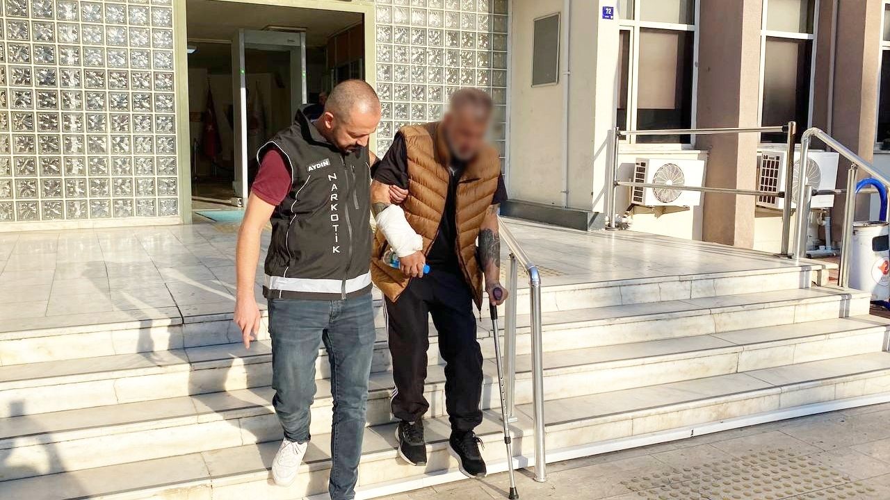 Kazaya rağmen uyuşturucu satışı yapmaya devam etti.