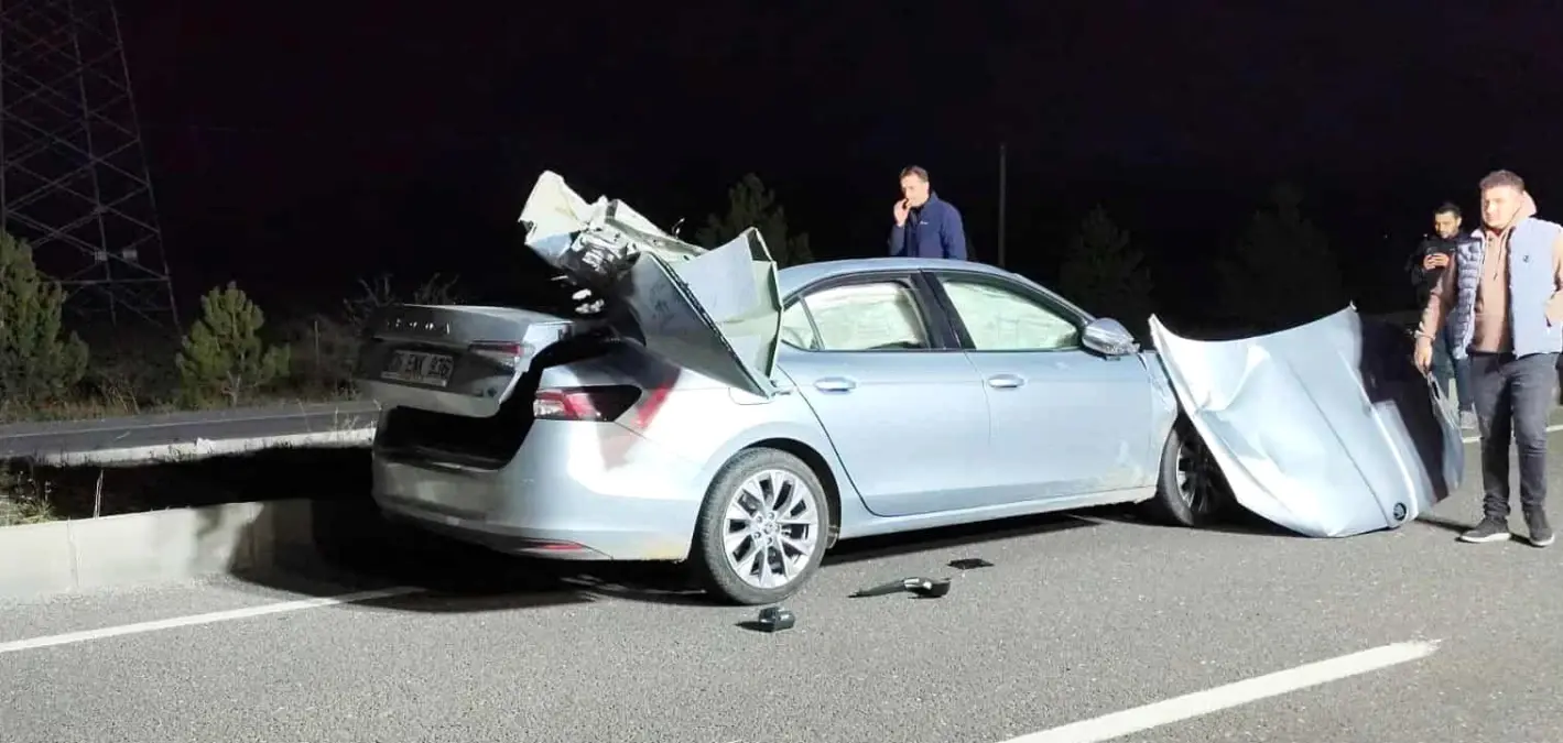Kütahya'da Trafik Kazası: Bir Kişi Hayatını Kaybetti, İki Kişi Yaralandı.