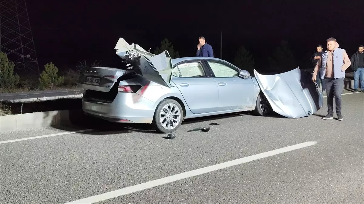 Tavşanlı'da trafik kazasında sürücü öldü.