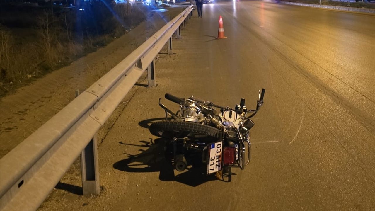 Afyonkarahisar'da meydana gelen trafik kazasında bir çocuk öldü, 2 kişi de yaralandı.
