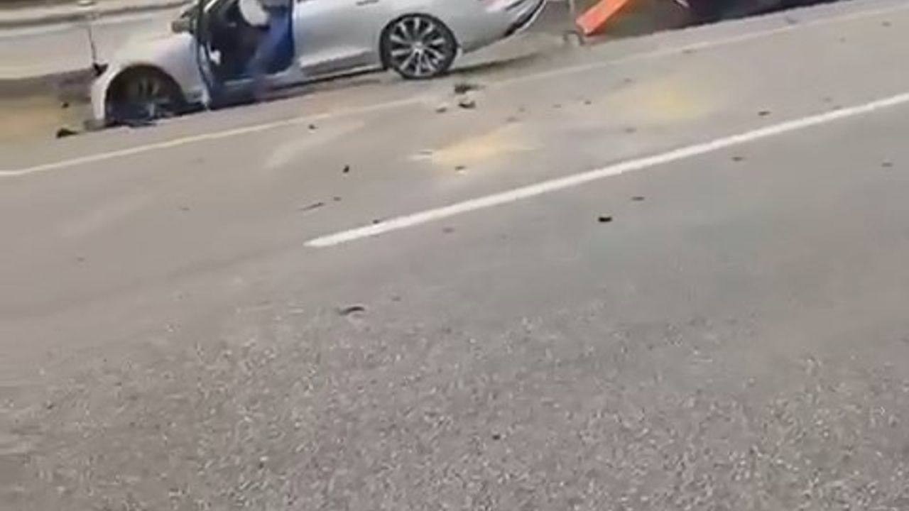 Bursa’da meydana gelen zincirleme kazada 3 kişi ağır, 4 kişi yaralandı.