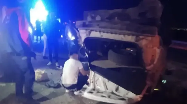Otomobilin kontrol kaybetmesi nedeniyle takla atması sonucu dört kişi ağır yaralandı.