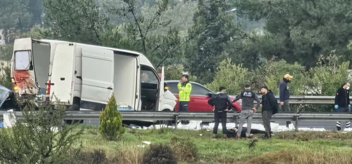 İzmir'de Korkunç Trafik Kaza Olayı