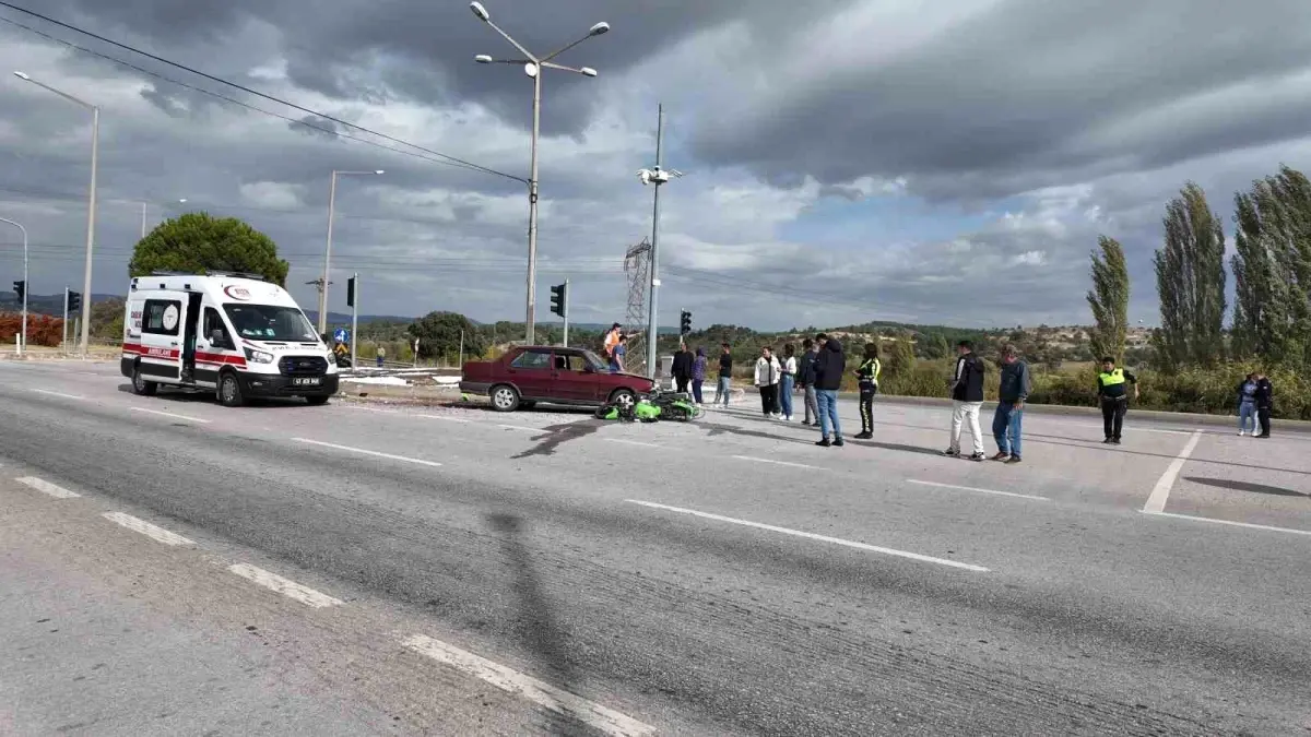 Kırmızı Işıkta Durmayan Araç Kaza Yaptı
