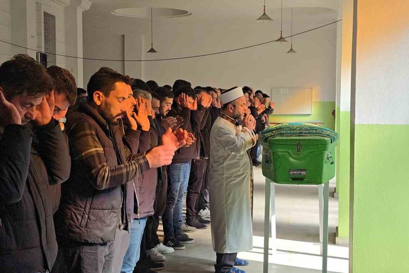 22 yaşındaki sürücü, tır kazasında kaybettikten sonra defnedildi.