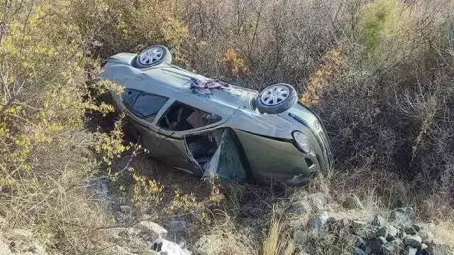Aracın şarampole düşmesi sonucu yaralılar mevcut.