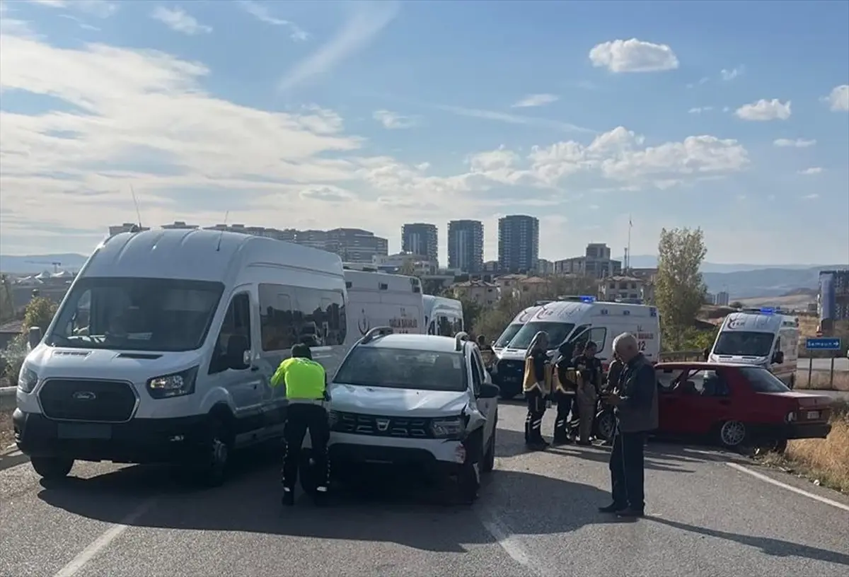 Kaza Sonucu Kırıkkale'de 4 Kişi Yaralandı