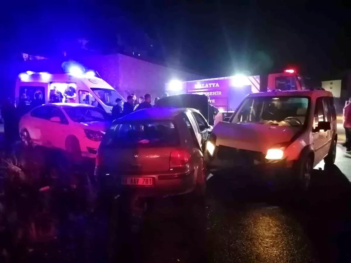 Malatya'da Trafik Olayı: 2 Kişi Yaralandı