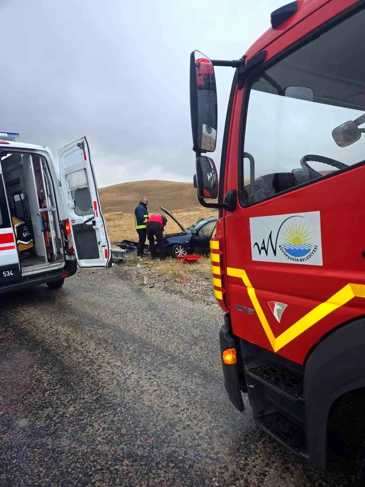 Van ve Hakkari arasında meydana gelen trafik kazasında 5 kişi yaralandı.