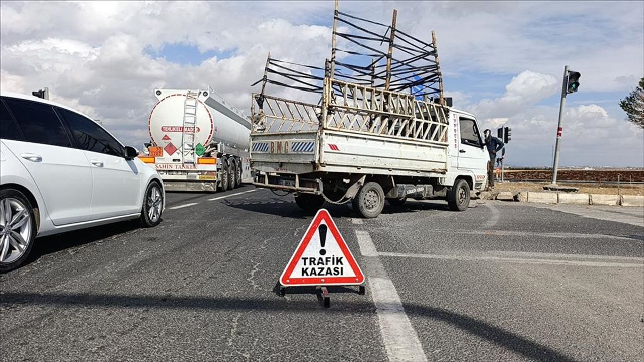 Adıyaman'da meydana gelen iki ayrı trafik kazasında 7 kişi yaralandı.
