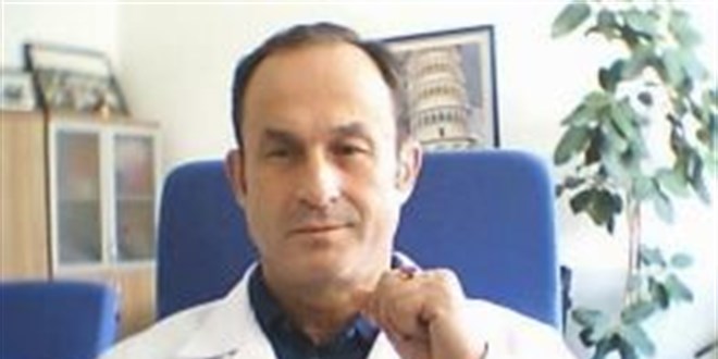 Araç kullanırken kalp krizi geçiren profesör yaşamını yitirdi.