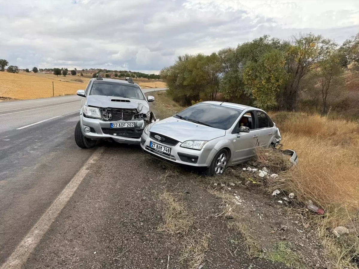 Gölbaşı'nda Kaza: 2 Kişi Yaralandı