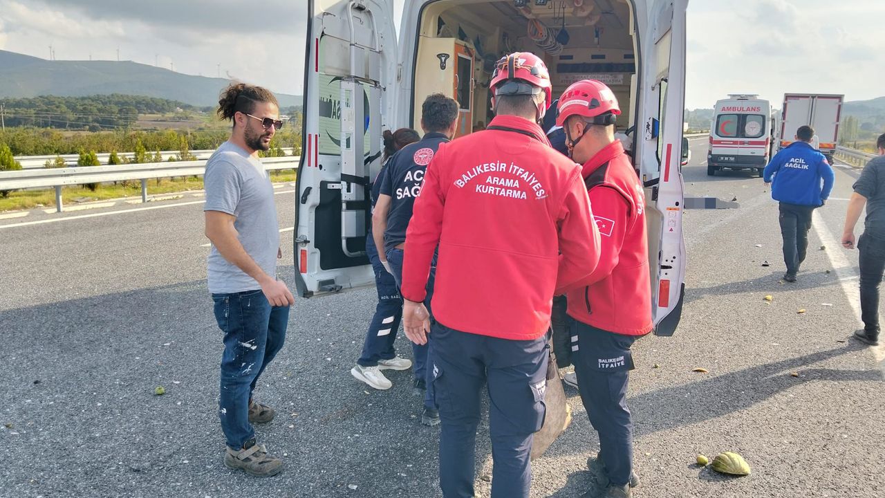 Balıkesir'de otomobil ile kamyonetin karıştığı kaza 1 kişinin ölmesine sebep oldu. Bir kişi de yaralandı.