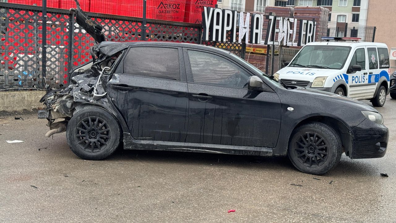 Bartın'da alkollü sürücünün neden olduğu trafik kazasında 1 kişi hayatını kaybetti ve 2 kişi yaralandı.