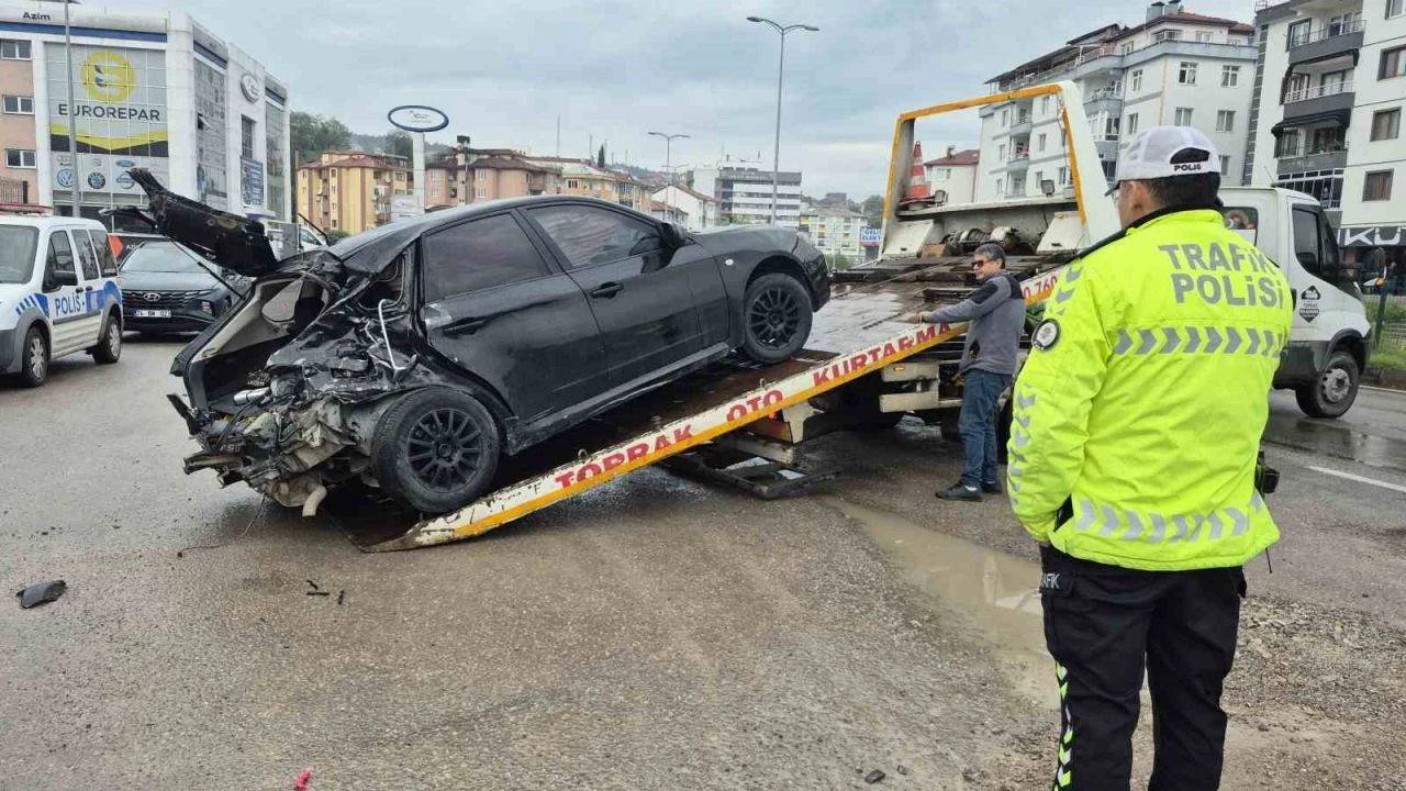 Bartın'da Korkunç Kaza: 1 Kişi Hayatını Kaybetti, 2 Kişi Yaralandı