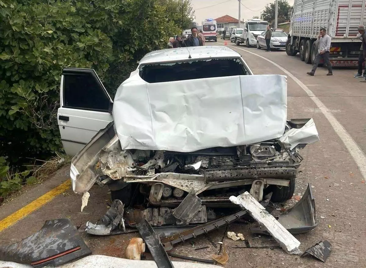 Manisa'da trafik kazasında 4 kişi yaralandı.