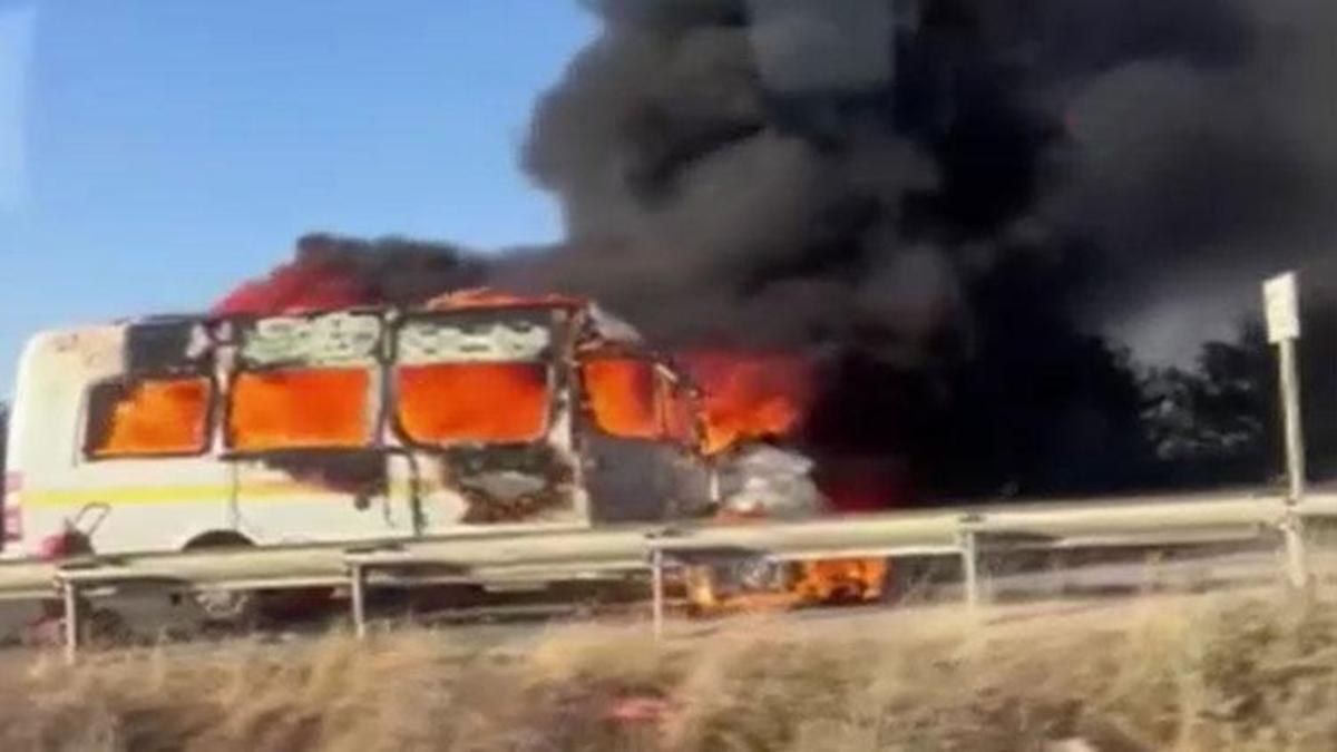 Adana'da korkunç bir trafik kazası: Okul servisi ile motosiklet çarpıştı!