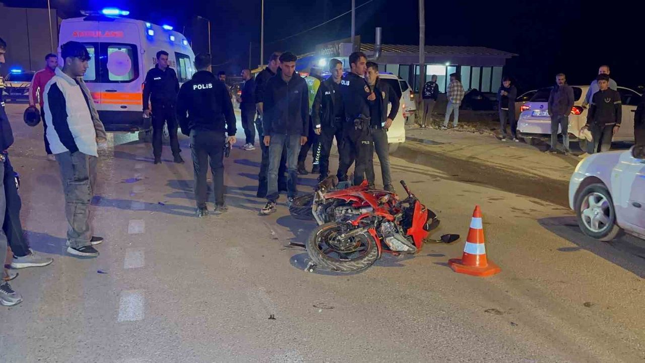 Adıyaman'da trafik kazası sonucu 3 kişi yaralandı.