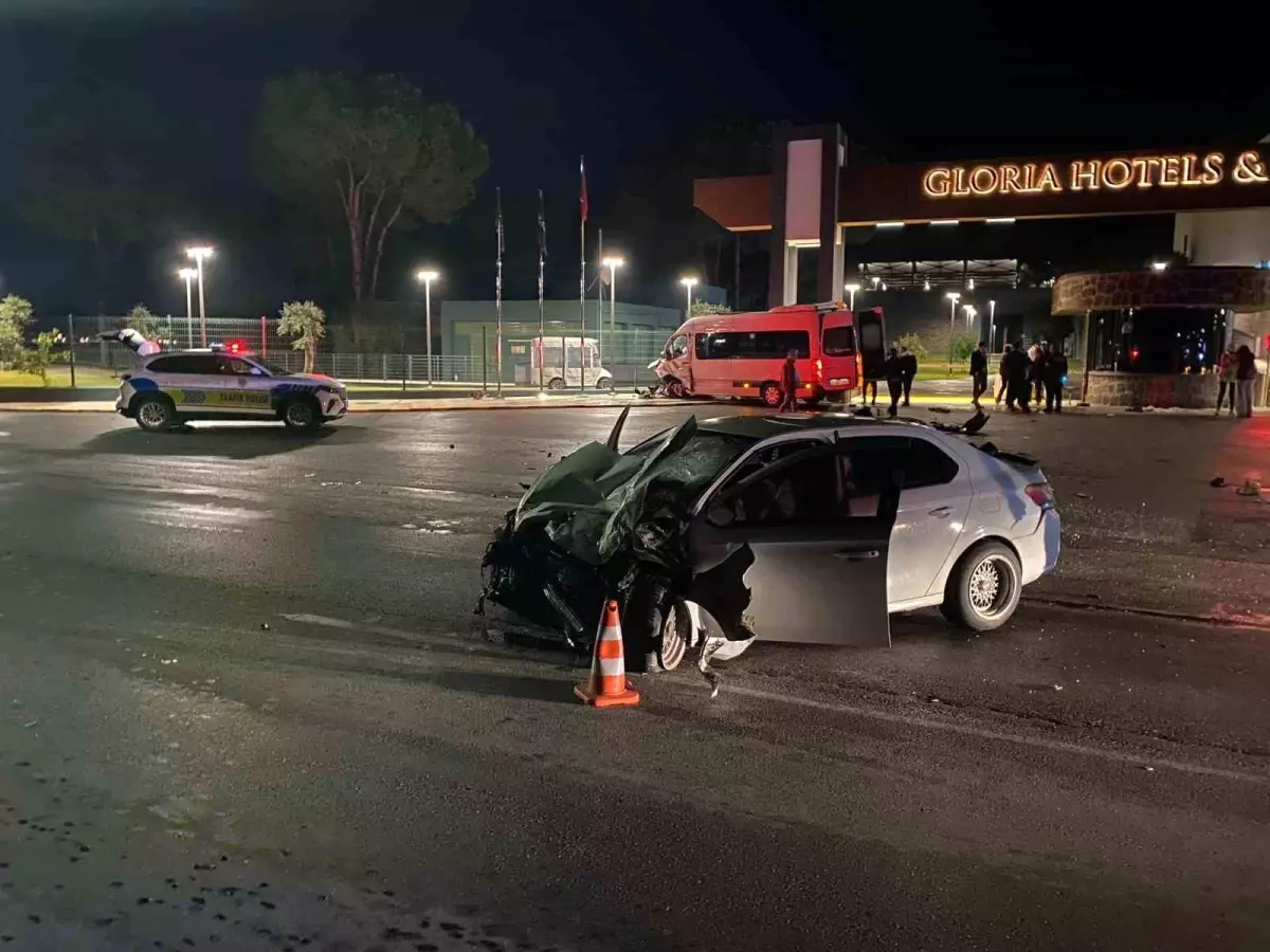 Antalya'da Kaza Sonucu 2 Kişi Yaralandı