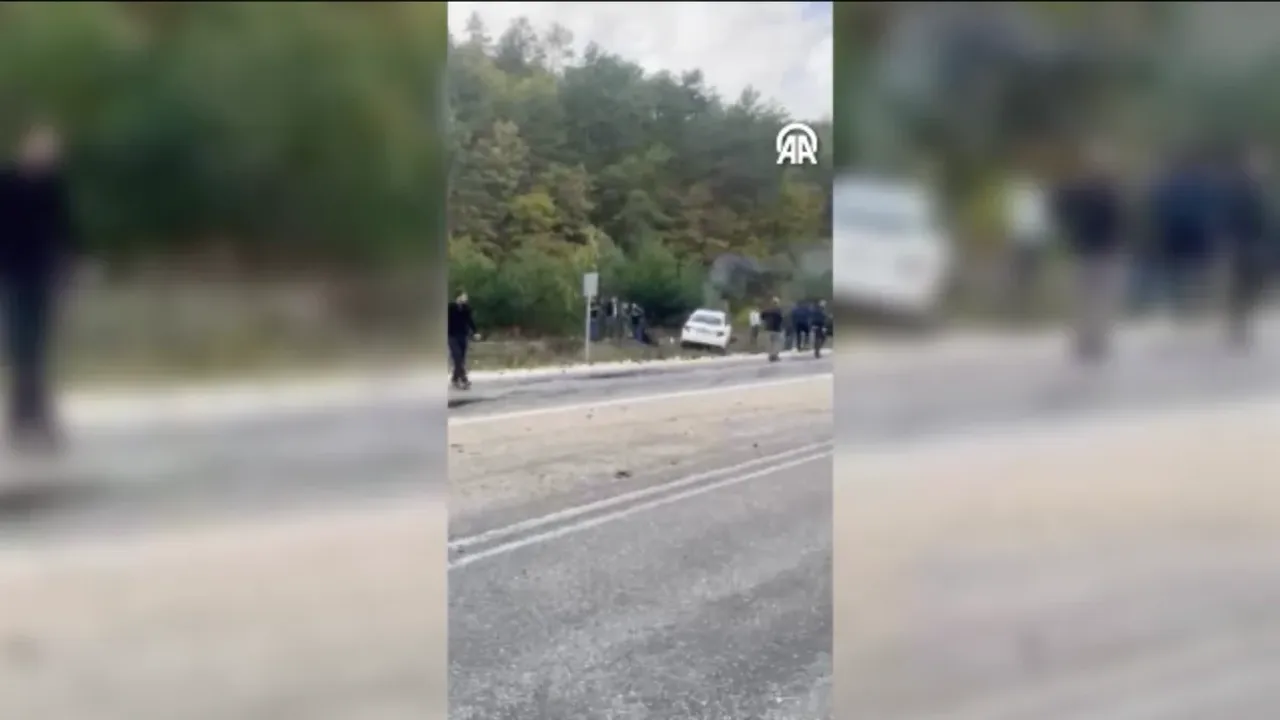 Bursa'daki trafik kazasında motosiklet ve araç çarpıştı: 1 ölü, 1 yaralı.