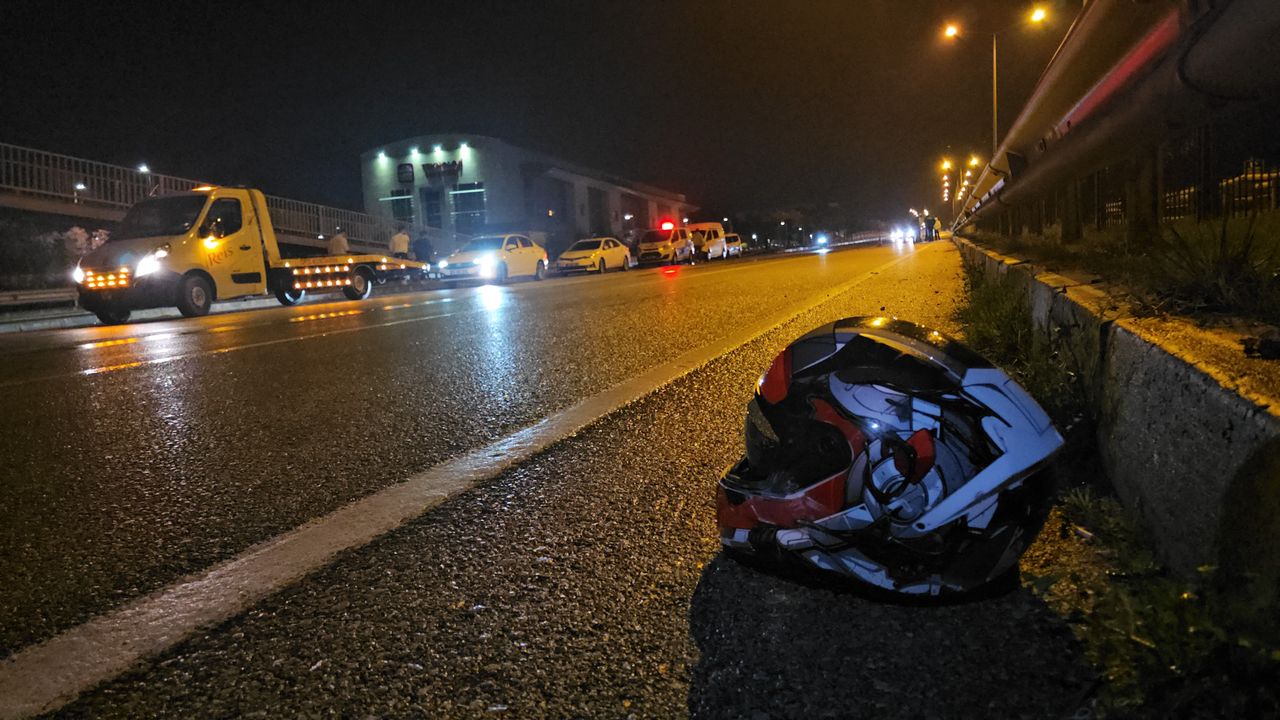 Çorum'da bir motosiklet sürücüsü, çelik barikata çarparak trafik kazasında öldü.