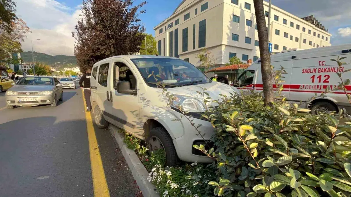 Menteşe'de Trafik Kazasında Sürücü Yaralı