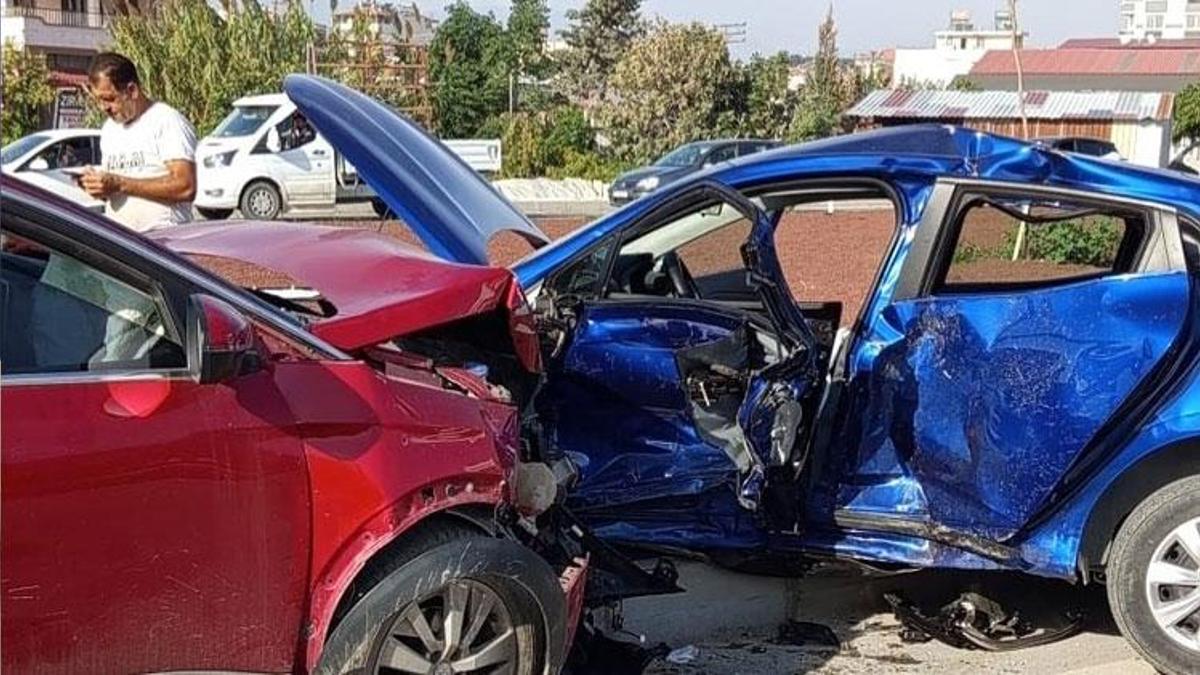 Samandağ, Hatay'da trafik kazasında 5 kişi yaralandı.
