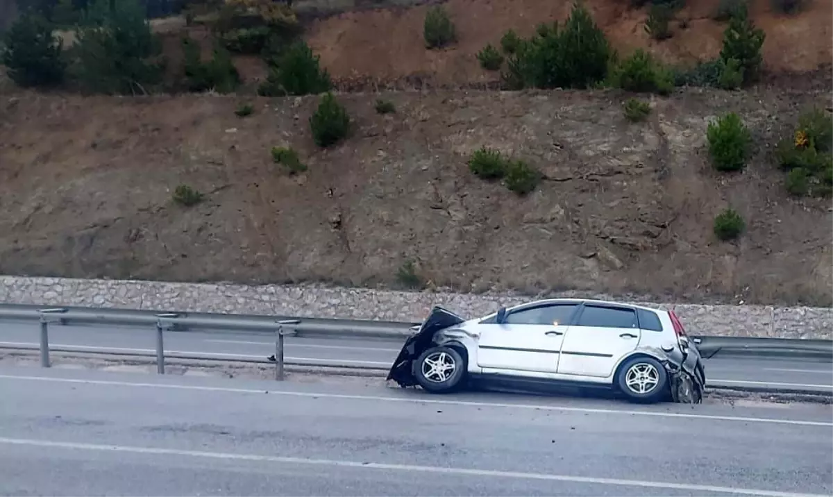 Trafik Kazası Afyonkarahisar'da Meydana Geldi: 2 Kişi Yaralandı