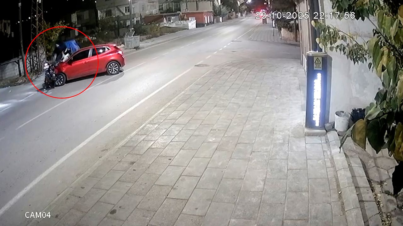 Kamera kaydında Afşin'de meydana gelen motosiklet kaza anı görüntülendi.
