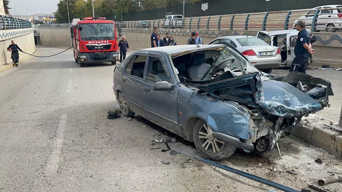 Trafik Kazası Elazığ'da: 5 Kişi Yaralandı