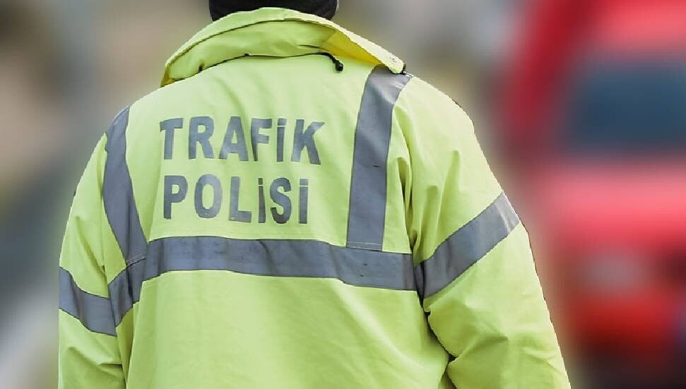 Ülkede toplam 3 trafik kazasında 6 kişi yaralandı.